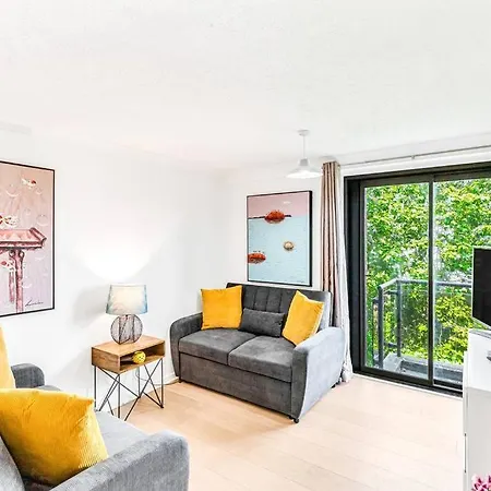 Luxaway Apartment In Earls Court - Sleeps Up To 10